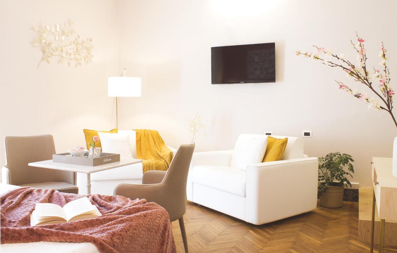 Accanto Al Centro B&B Prato  Luaran gambar
