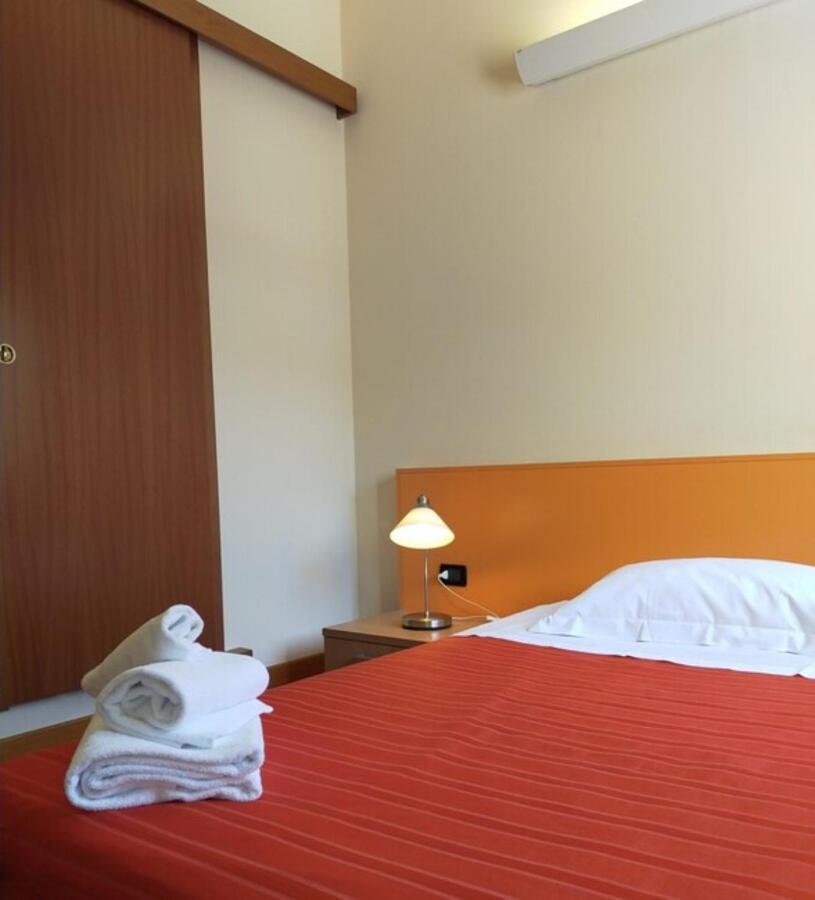 Accanto Al Centro B&B Prato  Luaran gambar