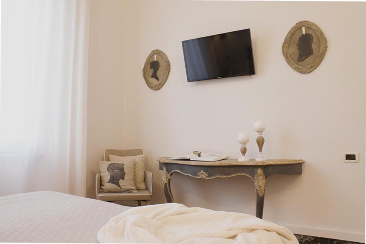 Accanto Al Centro B&B Prato  Luaran gambar