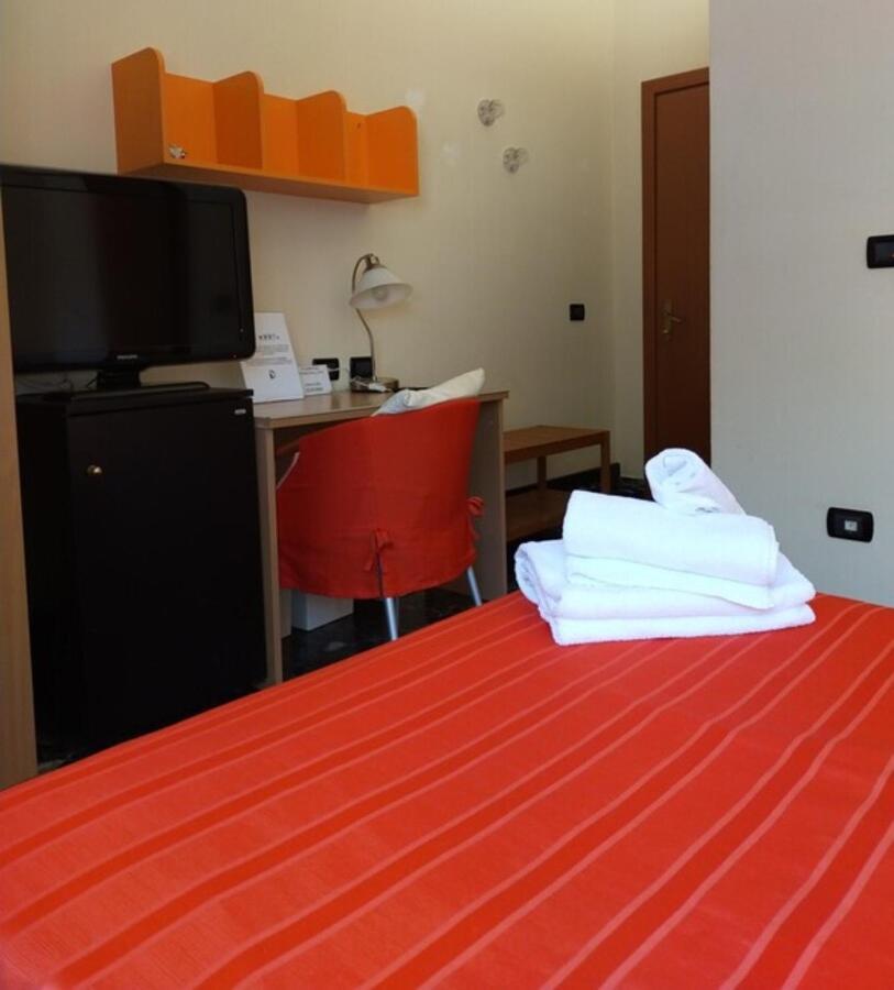 Accanto Al Centro B&B Prato  Luaran gambar