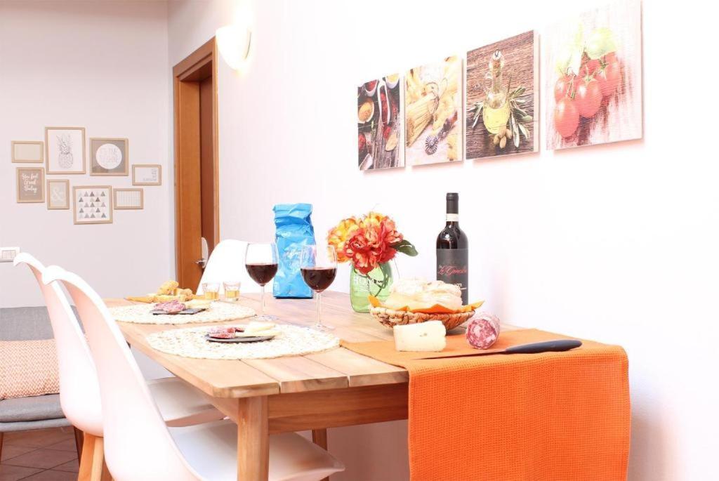 Accanto Al Centro B&B Prato  Luaran gambar