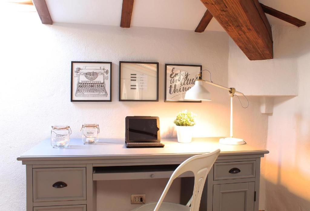 Accanto Al Centro B&B Prato  Luaran gambar
